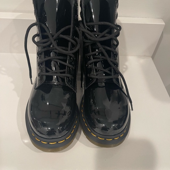 Dr. Marten black pattent leather boots size 7 - Picture 3 of 5